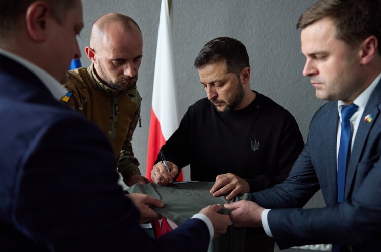 фото Офіційний сайт Президента України Зеленський вручив нагороди польським волонтерам за допомогу українцям