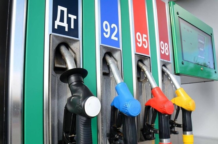 Росія зупинила експорт пального через дефіцит бензину й дизелю: постраждають країни, залежні від російських поставок