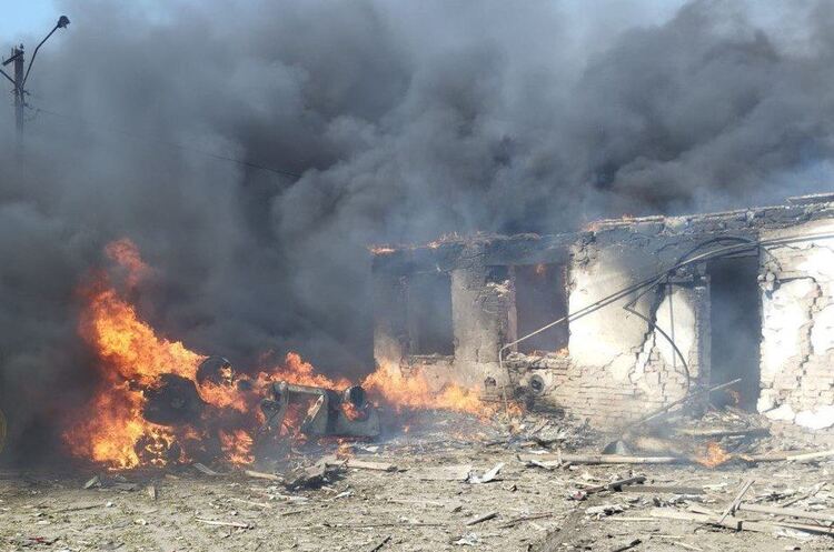 ОНОВЛЕНО: Зранку окупанти скинули на Берислав 4 авіабомби, є жертви