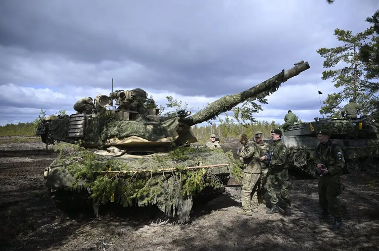 ОНОВЛЕНО: Перша партія танків Abrams від США вже прибула в Україну