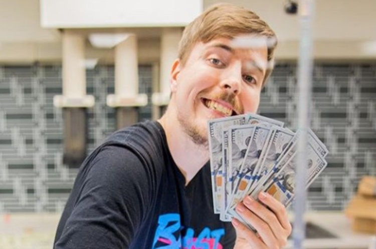 Mr.Beast Доходи Mr.Beast перевищують мінімум удвічі заробіток будь-якого іншого блогера на планеті
