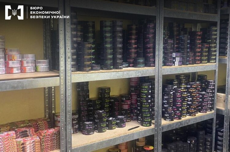 На Полтавщині викрили нелегальну схему продажу тютюну для кальяну На Полтавщині викрили нелегальну схему продажу тютюну для кальяну