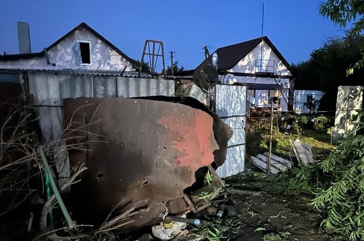Наслідки падіння уламків на Дніпропетровщині ОНОВЛЕНО: Окупанти вночі атакували Україну «шахедами» та крилатими ракетами