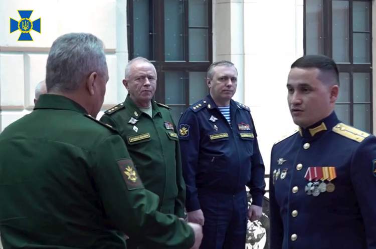 Правоохоронці повідомили про підозру російському військовому, який катував українців у Бучі Правоохоронці повідомили про підозру російському військовому, який катував українців у Бучі
