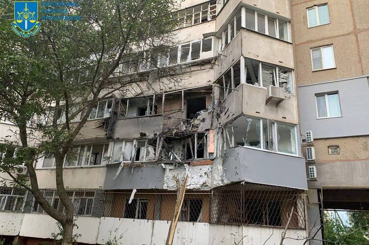 Окупанти вночі обстріляли Херсон: 11 людей дістали поранення, серед них немовля Окупанти вночі обстріляли Херсон: 11 людей дістали поранення, серед них немовля
