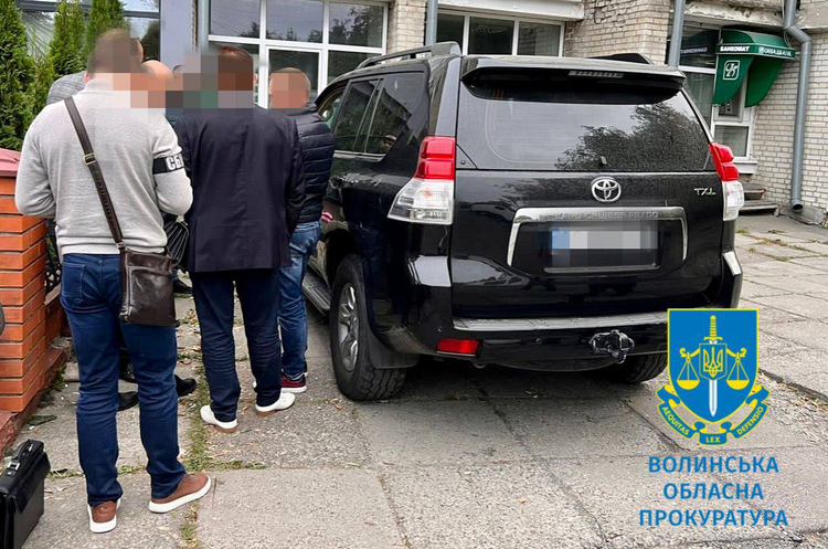 Генпрокуратура підозрює начальника управління Волинської ОВА у хабарництві Генпрокуратура підозрює начальника управління Волинської ОВА у хабарництві