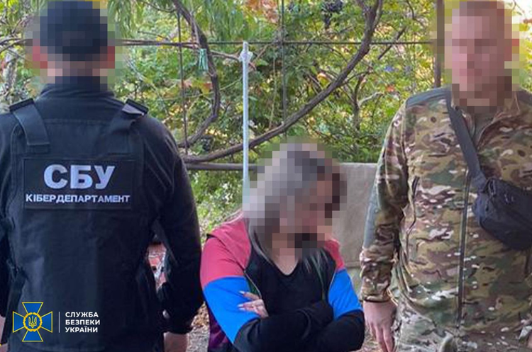 СБУ затримала двох російських інформаторок, які збирали дані про ППО в Запоріжжі СБУ затримала двох російських інформаторок, які збирали дані про ППО в Запоріжжі