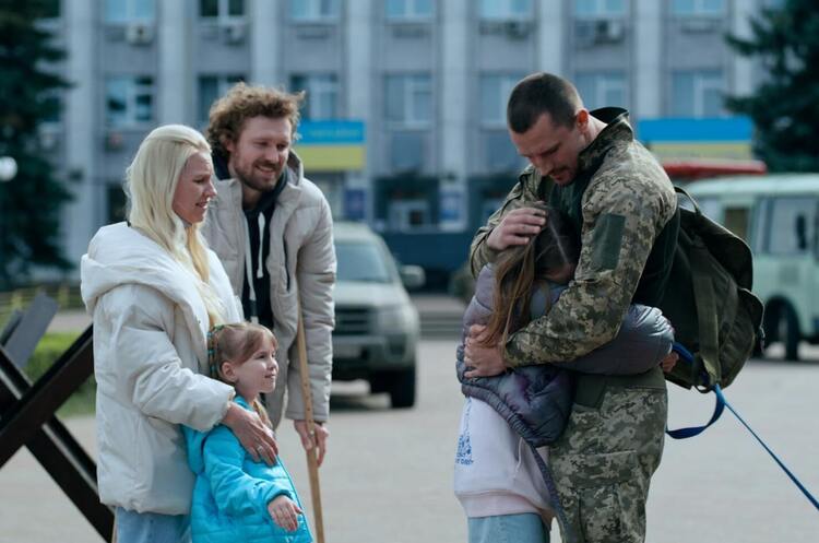 Кадр із серіалу «Перші дні». Вперше прем’єра українського серіалу відбудеться на Netflix на декілька країн одночасно: шість історій про початок повномасштабного вторгнення