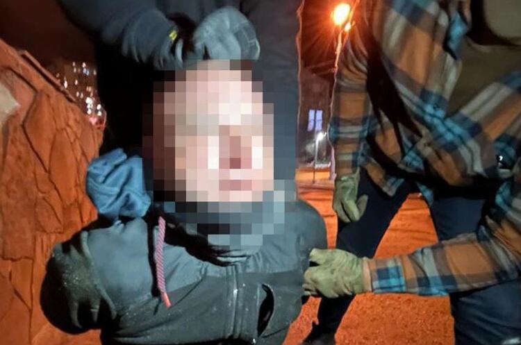 У Харкові затримали диверсанта, який хотів підірвати декілька АЗС У Харкові затримали диверсанта, який хотів підірвати декілька АЗС