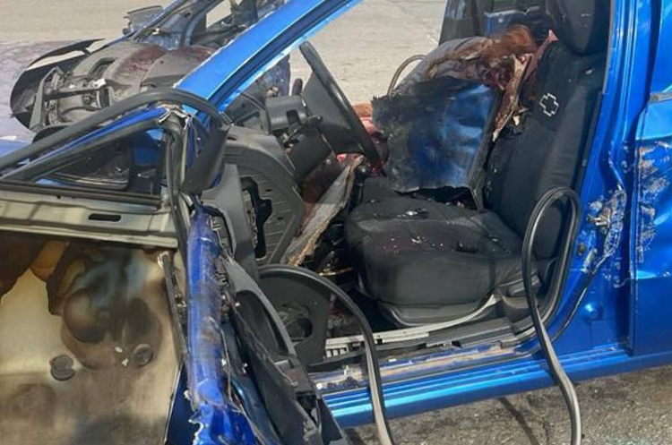 Рашисти з дрона атакували автівку цивільних на Херсонщині Рашисти з дрона атакували автівку цивільних на Херсонщині
