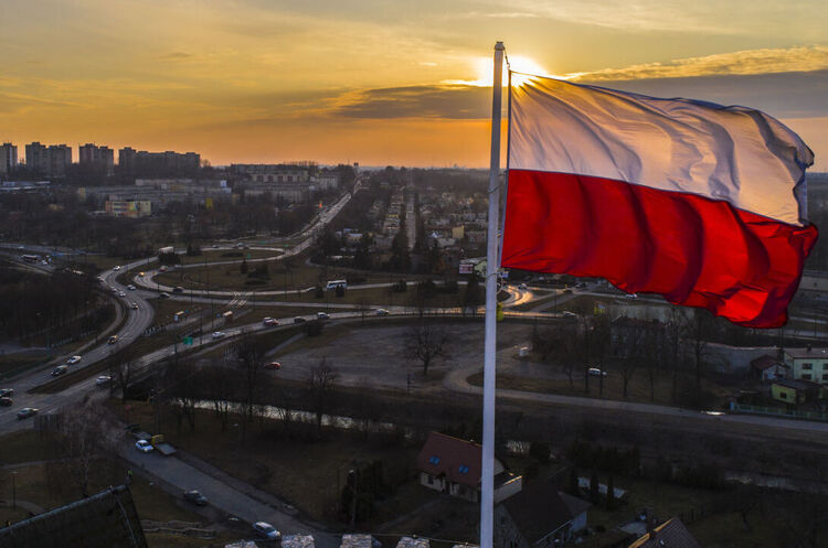 У Польщі почалися парламентські вибори, які вже назвали «найважливішими з 1989 року» У Польщі почалися парламентські вибори, які вже назвали «найважливішими з 1989 року»