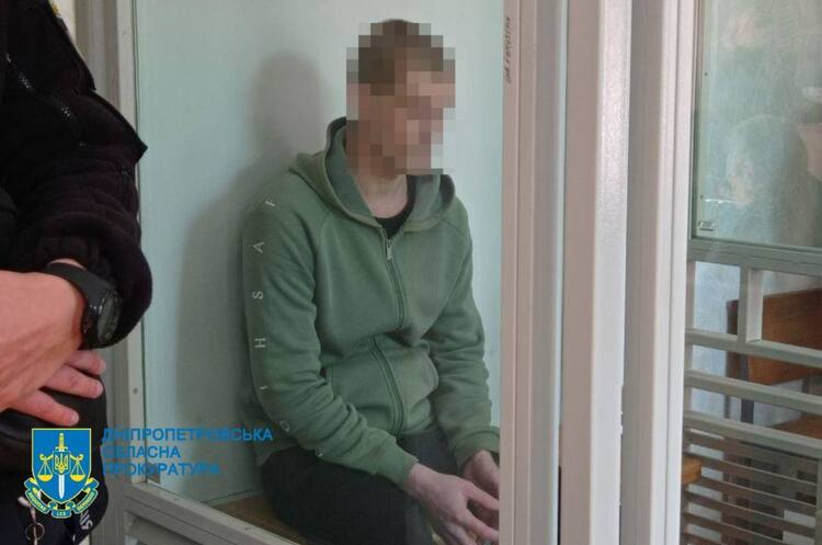 Бойовика рф, який причетний до масових катувань українців, засудили на 15 років Бойовика рф, який причетний до масових катувань українців, засудили на 15 років