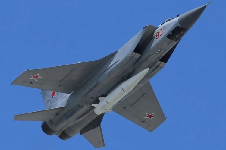 Зображення ілюстративне, МіГ-31к путін заявив, що літаки МіГ-31к, які є носіями ракет «Кинджал», почнуть постійно патрулювати в Чорному морі