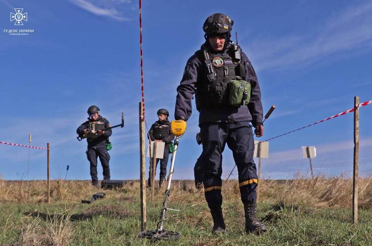 Розмінування по-українськи: чотири саперні розробки вітчизняних винахідників. Що вміє ця техніка та скільки коштує Розмінування по-українськи: чотири саперні розробки вітчизняних винахідників. Що вміє ця техніка та скільки коштує