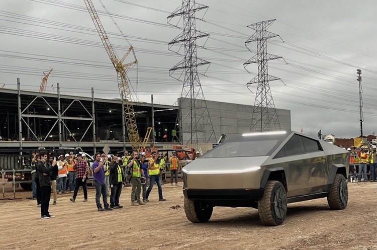 фото DR “Tesla сама вирила собі могилу з Cybertruck”: акції компанії знову впали