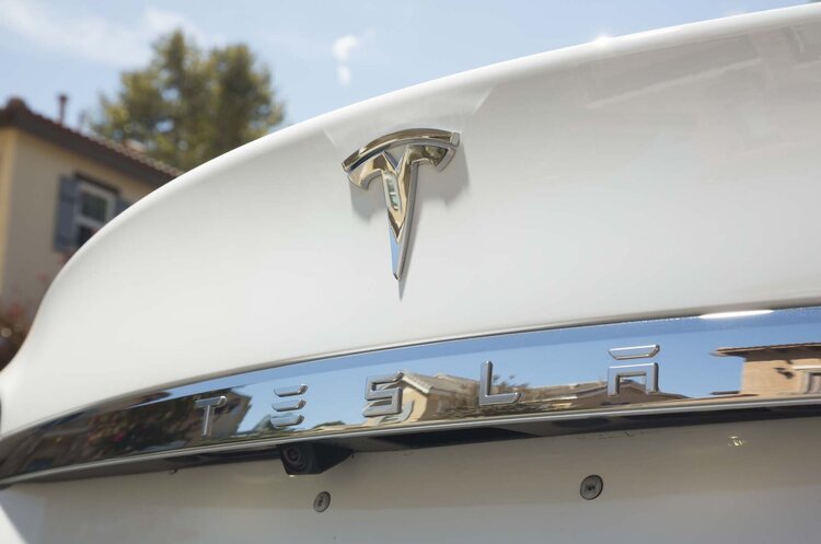 Слова Маска про зниження попиту на електромобілі обвалили акції Tesla Слова Маска про зниження попиту на електромобілі обвалили акції Tesla