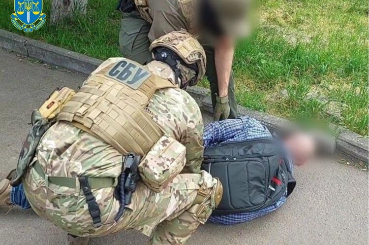 Суд довічно ув'язнив колишнього військовослужбовця, який перейшов на бік ворога Суд довічно ув'язнив колишнього військовослужбовця, який перейшов на бік ворога