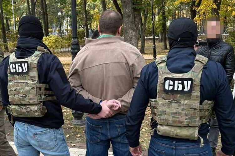 СБУ затримала чиновника АМКУ за хабарництво СБУ затримала чиновника АМКУ за хабарництво