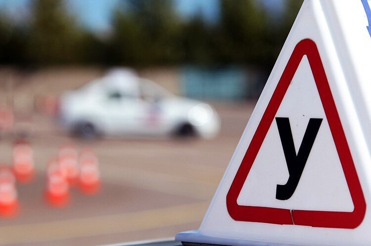 Кабмін постановив маркувати навчальні транспортні засоби літерою «Н» замість «У» Кабмін постановив маркувати навчальні транспортні засоби літерою «Н» замість «У»