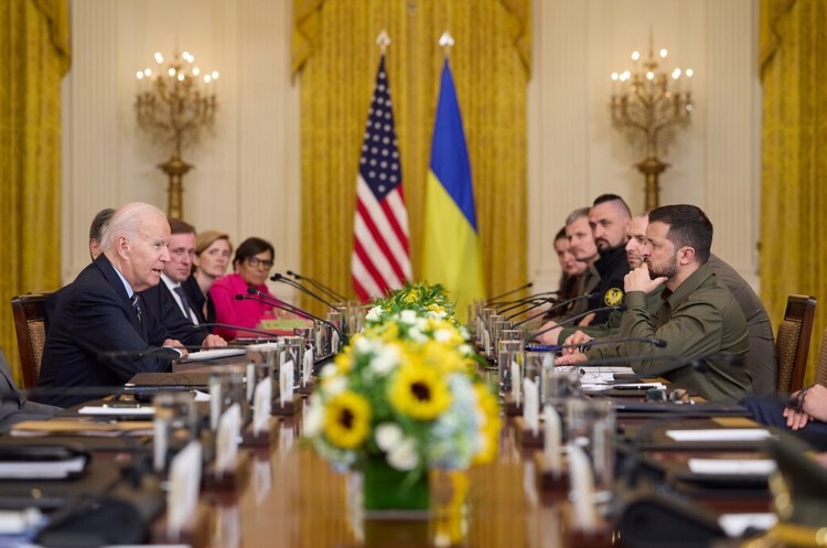 Незважаючи на корупційний скандал із Ростиславом Шурмою, Зеленський взяв його з собою у Вашингтон – Time Незважаючи на корупційний скандал із Ростиславом Шурмою, Зеленський взяв його з собою у Вашингтон – Time