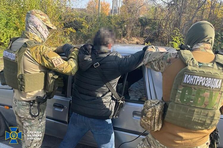 СБУ затримала російського інформатора в Запорізькій ОВА СБУ затримала російського інформатора в Запорізькій ОВА