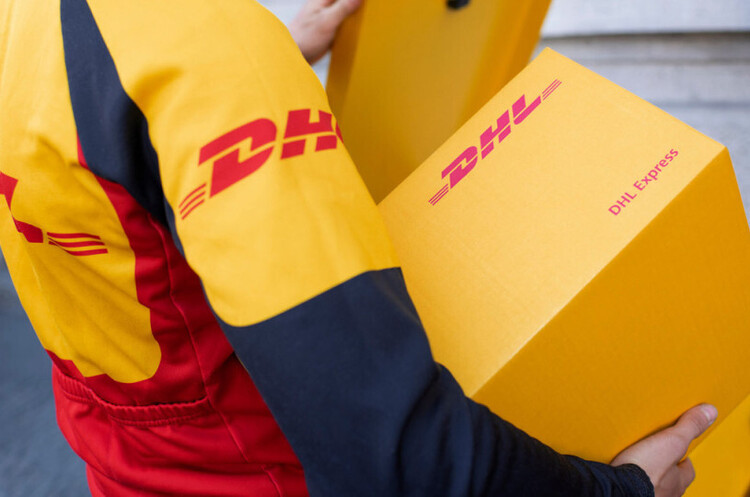 Логістичний гігант DHL підвищив тарифи в росії на 35% Логістичний гігант DHL підвищив тарифи в росії на 35%