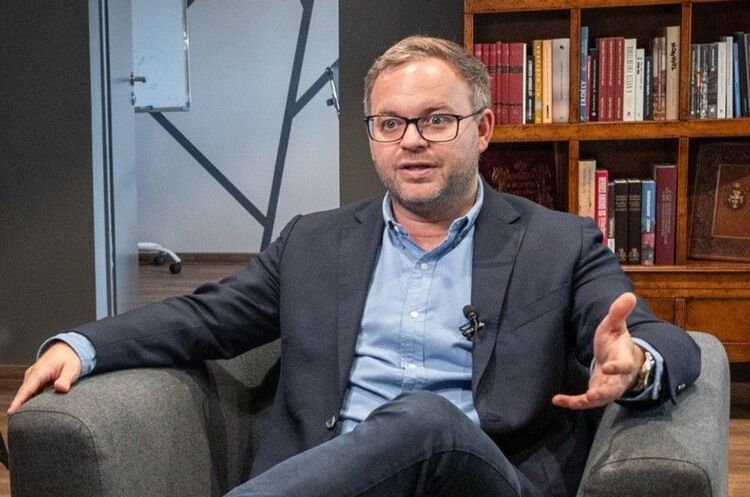 Балаш Орбан, політичний радник уряду Угорщини Угорщина блокуватиме початок переговорів про вступ України в ЄС – політдиректор країни