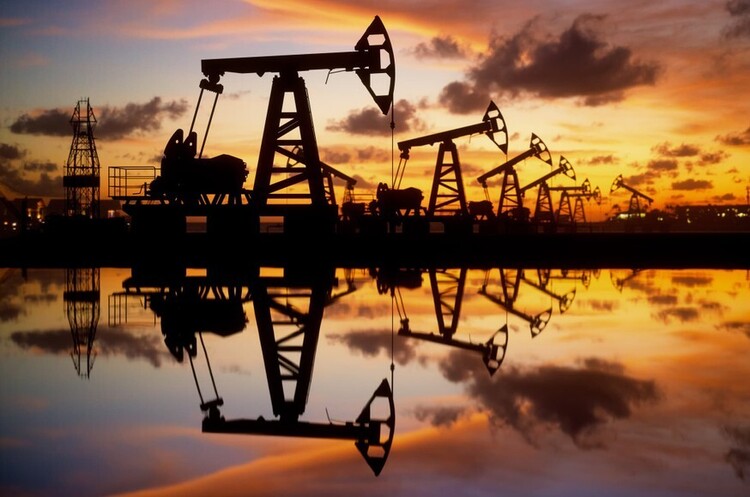 фото Shutterstock Ціни на нафту опустилися найнижче за три місяці через зменшення поставок з Китаю і зростання запасів у США