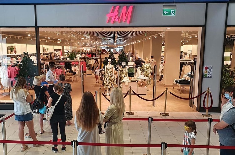 H&M відновила роботу в Україні після 20-місячної перерви H&M відновила роботу в Україні після 20-місячної перерви