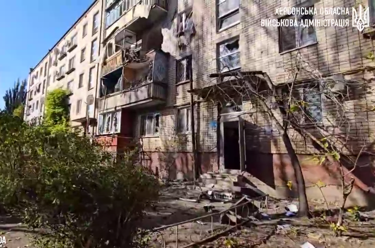 ОНОВЛЕНО: Окупанти вдарили по Корабельному району Херсона ОНОВЛЕНО: Окупанти вдарили по Корабельному району Херсона