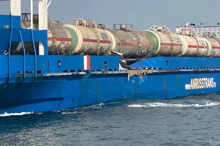 російське судно зі скрапленим газом «Славянин» протаранили в Чорному морі поблизу Болгарії російське судно зі скрапленим газом «Славянин» протаранили в Чорному морі поблизу Болгарії