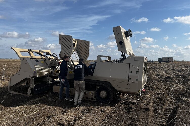 Швейцарська GCS відкрила центр обслуговування швейцарських безпілотних розмінувальних машин у Києві Швейцарська GCS відкрила центр обслуговування швейцарських безпілотних розмінувальних машин у Києві