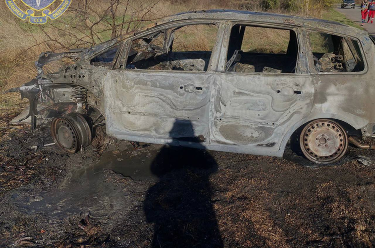 Окупанти обстріляли цивільне авто на Херсонщині, є жертви Окупанти обстріляли цивільне авто на Херсонщині, є жертви