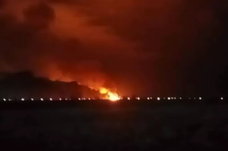 У волгоградській області рф уночі пролунали вибухи та загорілася військова частина У волгоградській області рф уночі пролунали вибухи та загорілася військова частина