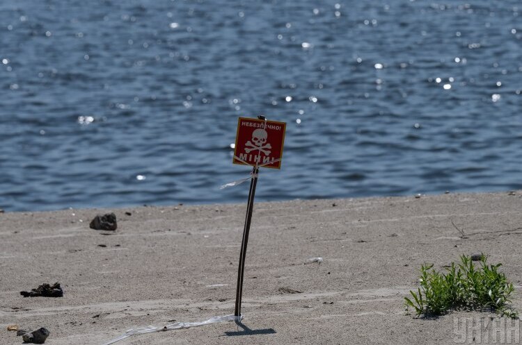 Обміліле Каховське водосховище Пів року без Каховської ГЕС: чому зупиняються заводи, де брати воду населенню та чого чекати від весняного водопілля