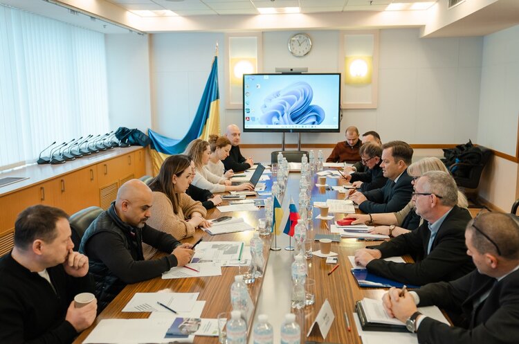 Словенія готова виділити до 5 млн євро грантових коштів на відбудову інфраструктурних обʼєктів України – Мінвідновлення Словенія готова виділити до 5 млн євро грантових коштів на відбудову інфраструктурних обʼєктів України – Мінвідновлення
