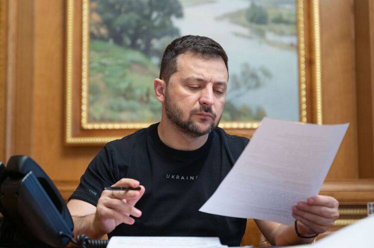 Зеленський схвалив санкції проти понад 300 компаній і фізосіб із рф та інших країн Зеленський схвалив санкції проти понад 300 компаній і фізосіб із рф та інших країн