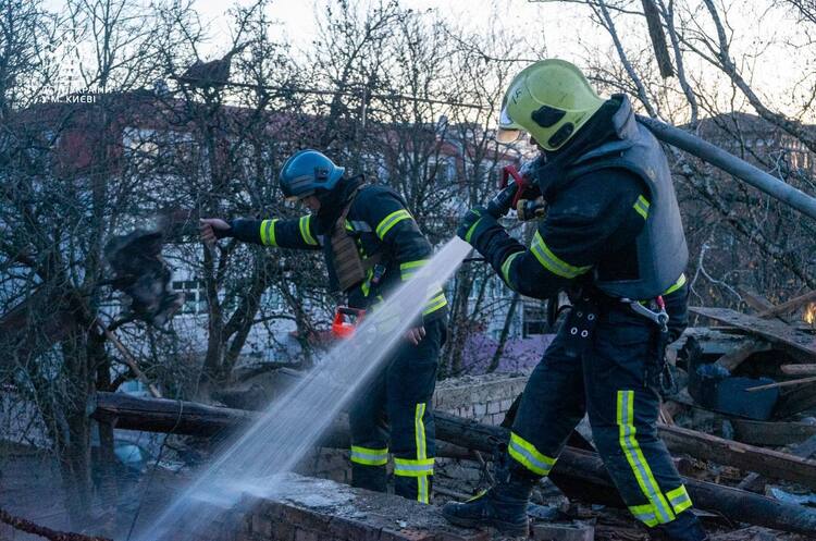 Наслідки масованої дронової атаки на Київ ОНОВЛЕНО: Енергетики повернули світло до всіх споживачів у Києві