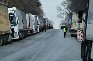 Україна та Польща домовилися про заходи для зменшення черг вантажівок на прикордонних ПП – Мінвідновлення