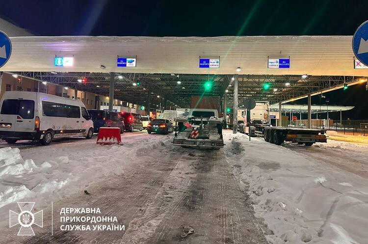 На ПП «Угринів – Долгобичув» розпочато оформлення великовагових вантажівок – ДПСУ На ПП «Угринів – Долгобичув» розпочато оформлення великовагових вантажівок – ДПСУ