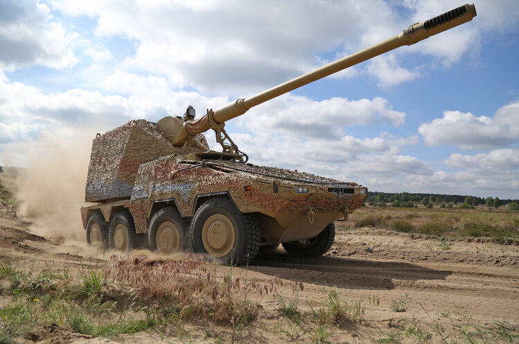 Німеччина може передати Україні нові САУ RCH-155 у 2024 році Німеччина може передати Україні нові САУ RCH-155 у 2024 році