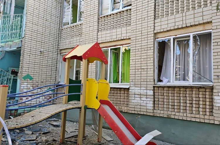 ОНОВЛЕНО: Окупанти атакували дитсадок у Херсоні, діти не постраждали ОНОВЛЕНО: Окупанти атакували дитсадок у Херсоні, діти не постраждали