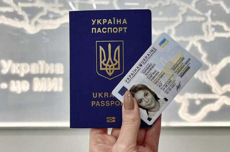 Кабмін дозволив українцям за кордоном оформляти паспорт у підрозділах ДП «Документ» онлайн Кабмін дозволив українцям за кордоном оформляти паспорт у підрозділах ДП «Документ» онлайн