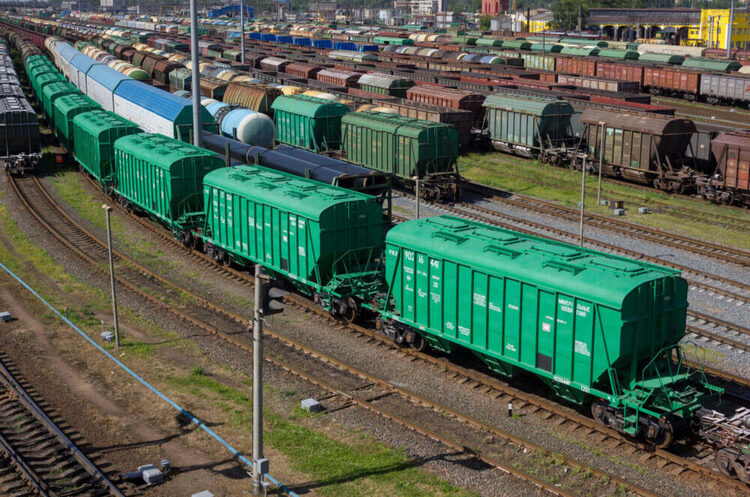 «Укрзалізниця» з початку року скоротила обсяг перевезення вантажів на 4% «Укрзалізниця» з початку року скоротила обсяг перевезення вантажів на 4%
