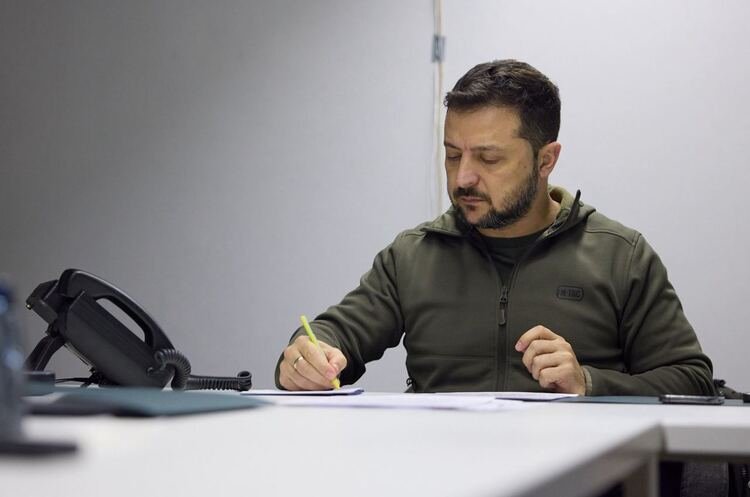 Зеленський застосував санкції РНБО проти 181 юридичної та 185 фізичних осіб рф Зеленський застосував санкції РНБО проти 181 юридичної та 185 фізичних осіб рф