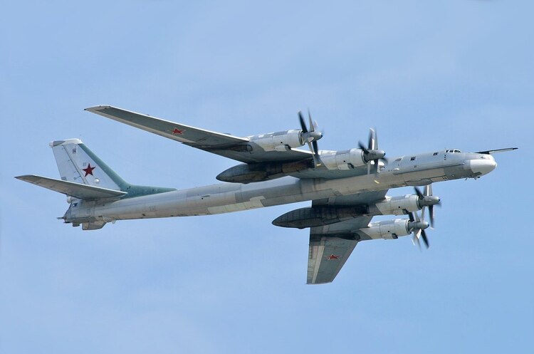 Бомбардувальник Ту-95МС ПКС рф Бомбардувальники рф: з яких літаків ворог запускає ракети по Україні