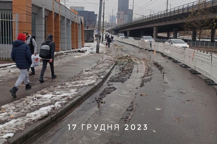 Просідання ґрунту поблизу метро «Деміївська» відбулося до закриття 6 станцій «синьої» гілки – Київський метрополітен Просідання ґрунту поблизу метро «Деміївська» відбулося до закриття 6 станцій «синьої» гілки – Київський метрополітен