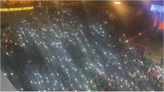 скріншот У Сербії почалися протести після перемоги на виборах партії Вучича