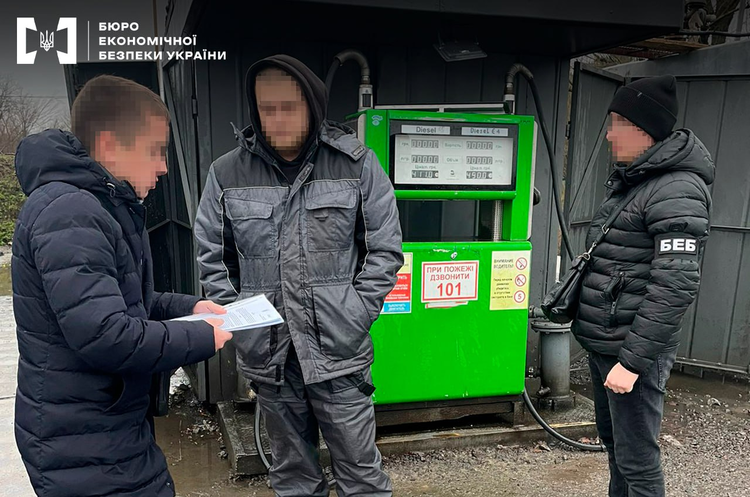 БЕБ викрило підпільне виробництво пального на Дніпропетровщині БЕБ викрило підпільне виробництво пального на Дніпропетровщині
