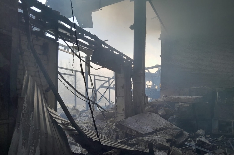 росіяни знищили склад гумдопомоги «Червоного Хреста» у Херсоні росіяни знищили склад гумдопомоги «Червоного Хреста» у Херсоні
